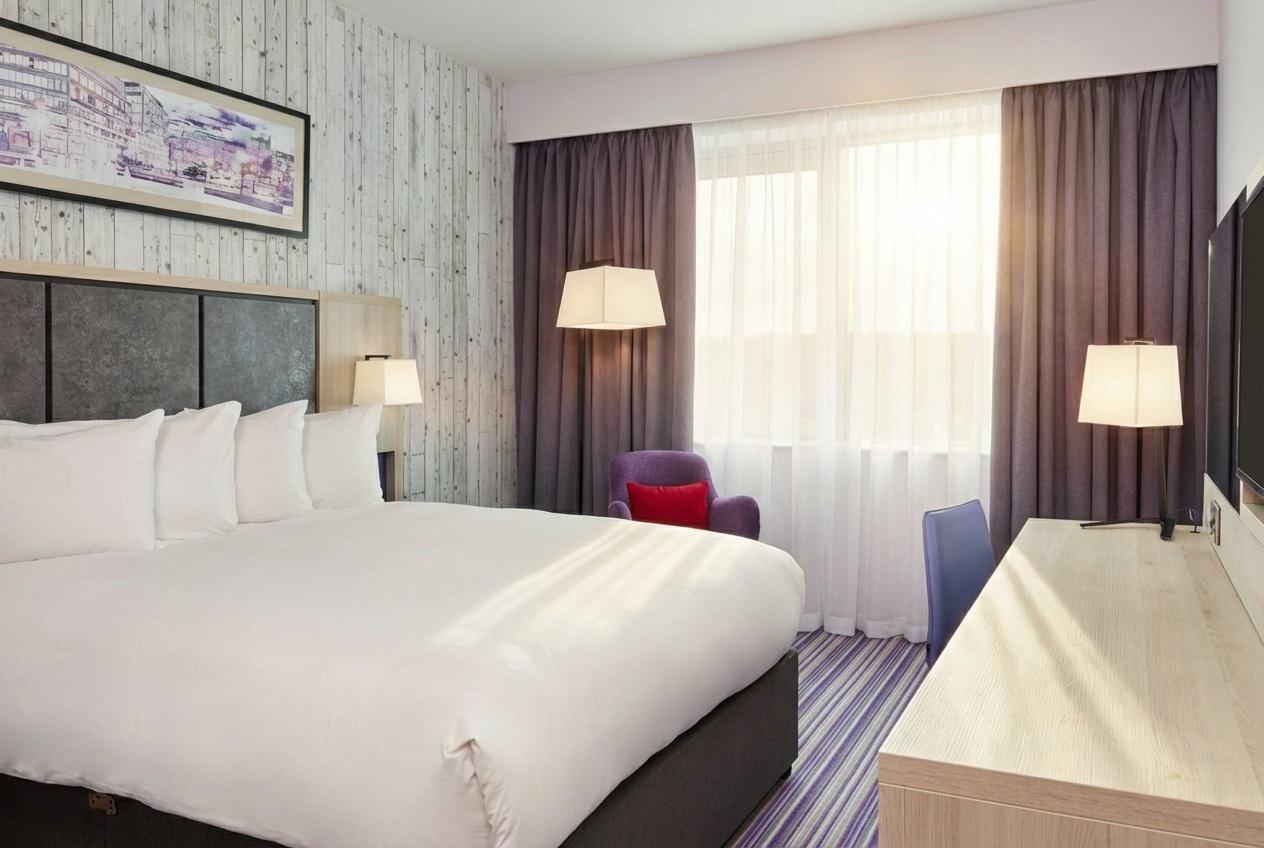 4* Leonardo Hotel Sheffield City Break: Central Stay For 2 With Breakfast & Prosecco