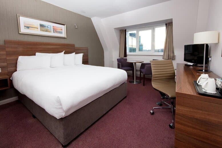 4* Leonardo Hotel Cork, City Break For 2 With Breakfast, Drinks Voucher For 1 Night & Prosecco For 2 Nights!