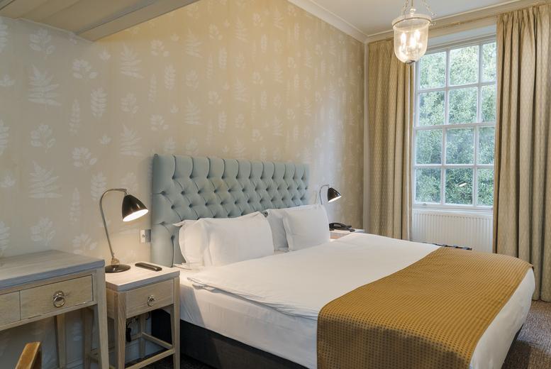 4* Stoke Place Buckinghamshire Stay For 2 With Breakfast, Prosecco & Late Checkout - Dinner Upgrade Available