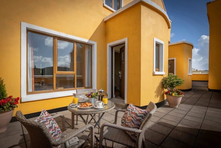 Clifden Self-Catered Apartment Getaway For Up To Five: Dining Credit & Leisure Access