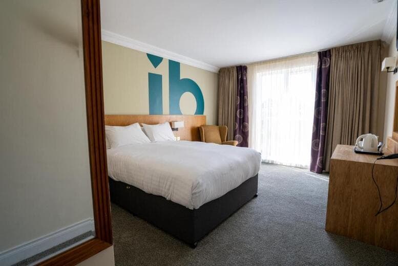 Belfast Getaway: 1-2 Night Stay With Wine, Parking, Early Check-In & Late Checkout