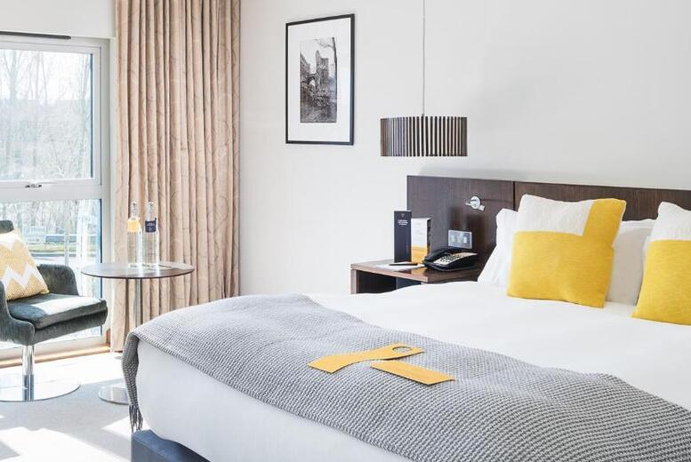 4* Voco Reading Hotel Overnight Stay & Leisure Access For Two With Breakfast, Prosecco & Late Checkout - Dinner & Treatment Upgrade Option