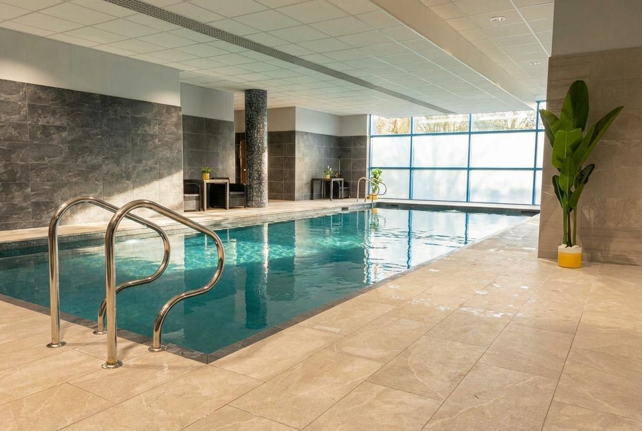 4* Voco Reading Hotel Overnight Stay & Leisure Access For Two With Breakfast, Prosecco & Late Checkout - Dinner & Treatment Upgrade Option