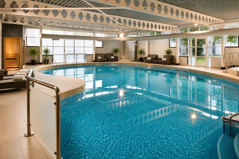 4* Hayling Island Stay For 2 - Breakfast, Leisure And Spa Access With Afternoon Tea Or Dinner Upgrade