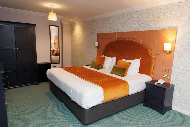 4* Cotswolds Hotel Family Stay - Breakfast & Late Checkout
