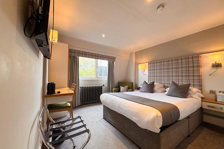 4* Harrogate Break For 2 At The White Hart Hotel, With Breakfast, Bottle Of Prosecco, And Late Checkout