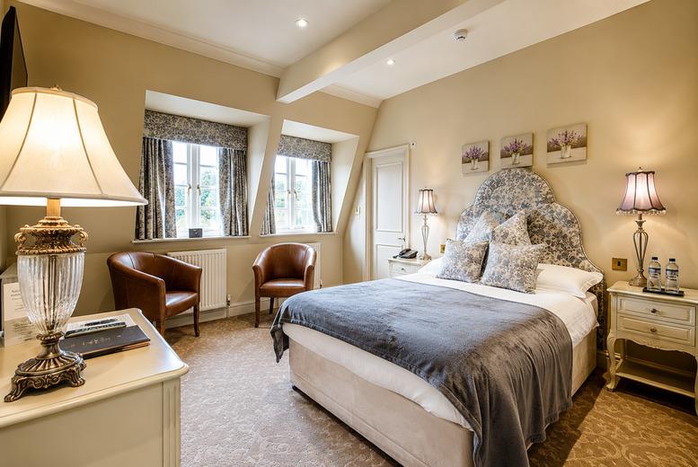 4* A Nottinghamshire Stay Breakfast, Prosecco, Late Checkout, Dining & Family Room Option'S