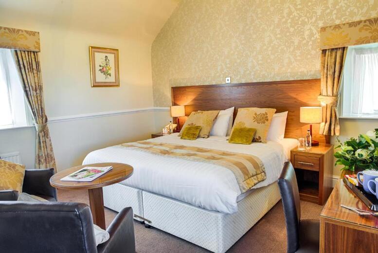 Yorkshire Stay For 2 At Bagden Hall With Breakfast, 2 Course Dinner, Bottle Of Wine & Late Checkout