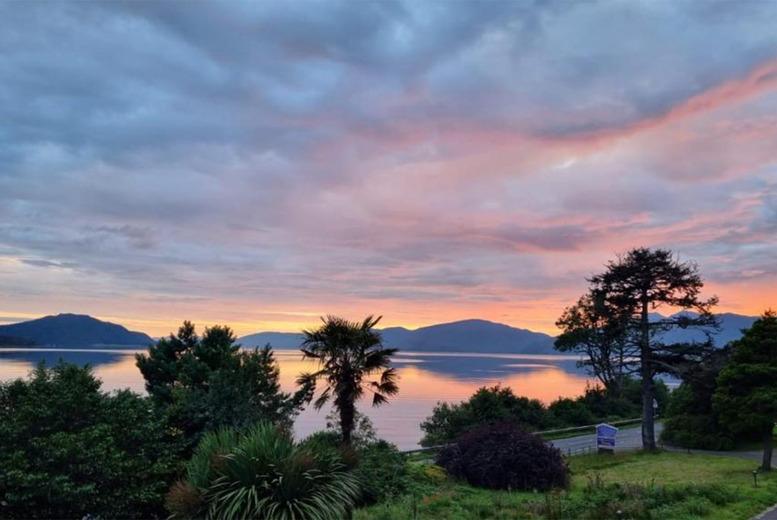 Lochside Highland Retreat With Breakfast, Late Checkout & Dinner Upgrade