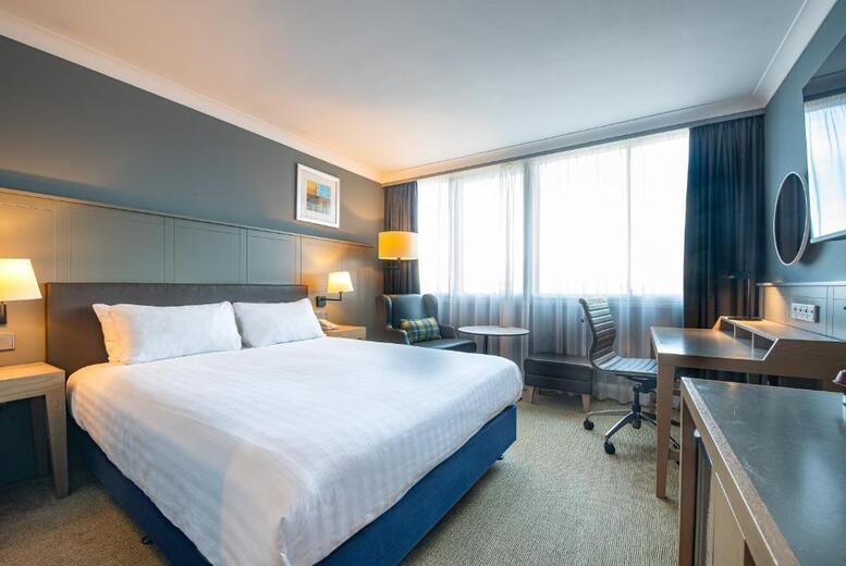 Glasgow Break At Holiday Inn Glasgow Airport Hotel With Breakfast, Prosecco & Dinner Upgrade For Two