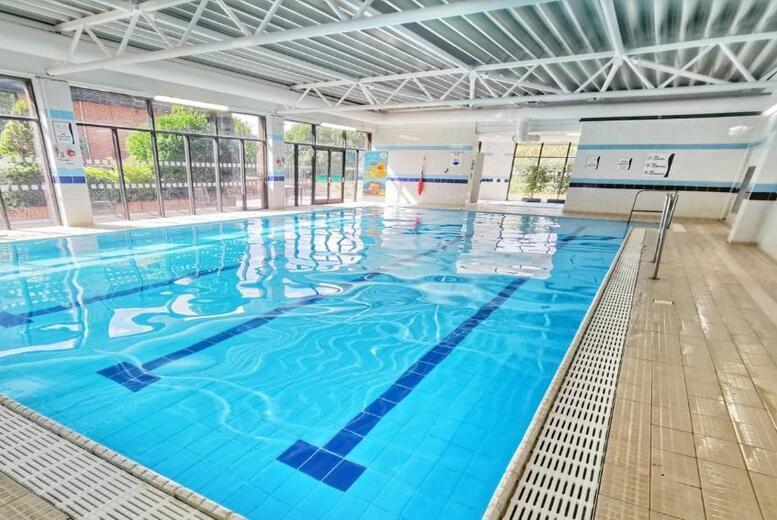 4* Holiday Inn Brentwood Break For 2: Breakfast, Welcome Drinks, 12Pm Late Checkout & Leisure Access. Dinner & Family Upgrade Options!