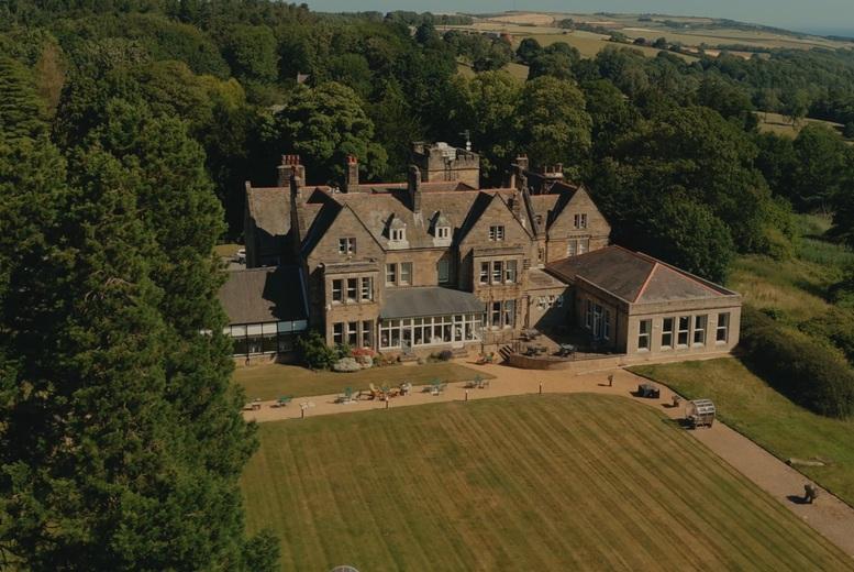 4* North Yorkshire Stay For 2 At Grinkle Park Hotel With Dinner, Bottle Of Wine & Late Checkout