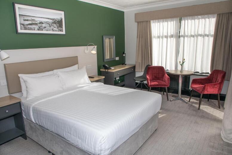 Park Inn By Radisson Bournemouth: Bed & Breakfast Seaside Escape For Two Incl 1Pm Late Checkout.