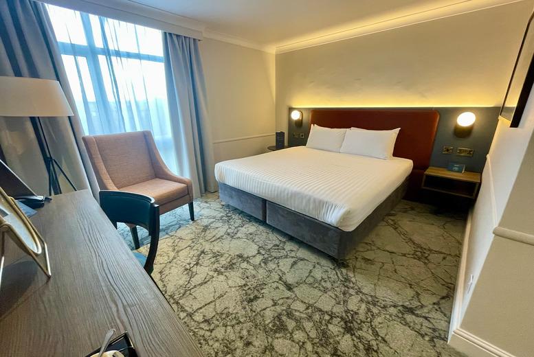 4* Croydon Overnight Stay For 2 With Breakfast, Late Check-Out & Optional Dinner Or Room Upgrades