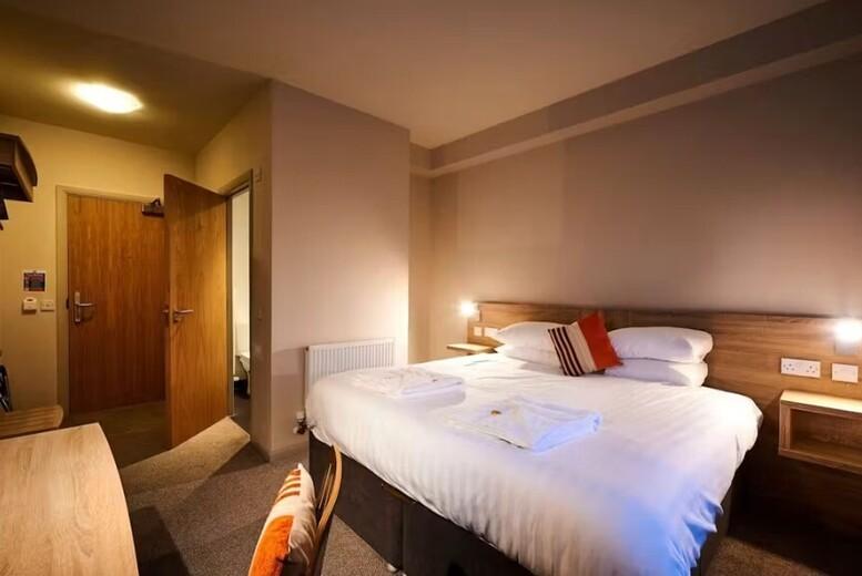 4* Riverstone Lodge Hotel Perth Stay For Two: Bottle Of Wine, Breakfast & Late Checkout, Dining Upgrade