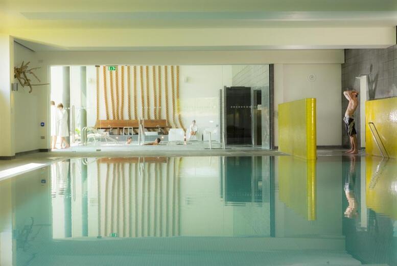 4* Award-Winning Lifehouse Hotel & Spa, Essex Spa Stay For 2 - 1-Night With Breakfast, Bottle Of Prosecco, Dinner & Leisure Access