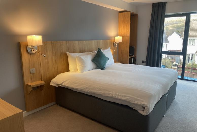 Loch Lomond Hotel Stay For 2 - 1 Or 2 Nights With Bottle Of Wine & Late Checkout - Family Upgrade Available